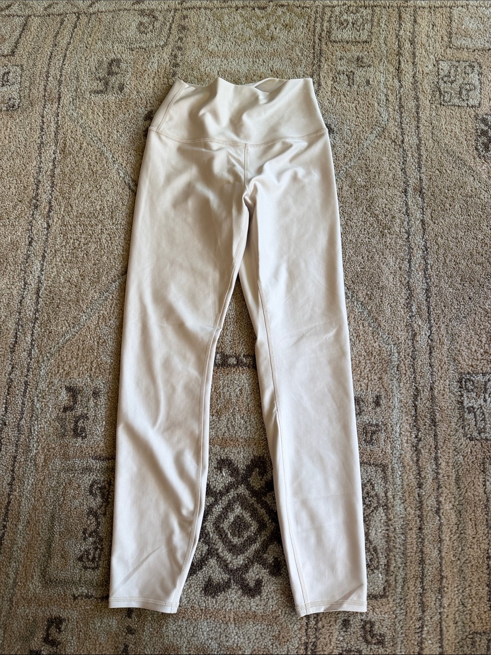 ALO Yoga 7/8 Cream Leggings